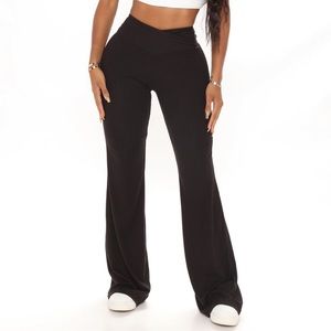 Ribbed flared leggings. *brand new*